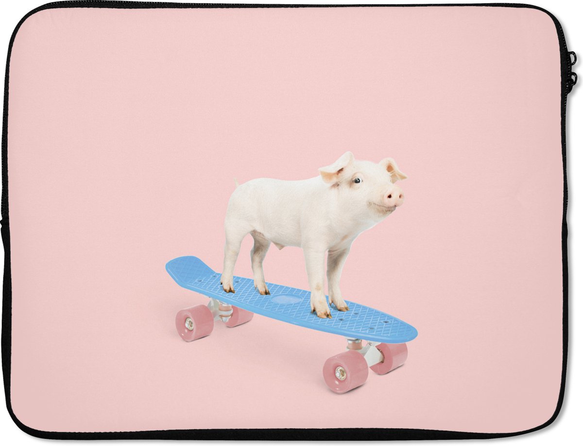 Laptophoes 17 inch - Varken - Roze - Skateboard - Blauw - Dieren - Laptop sleeve - Binnenmaat 41x28 cm - Zwarte achterkant