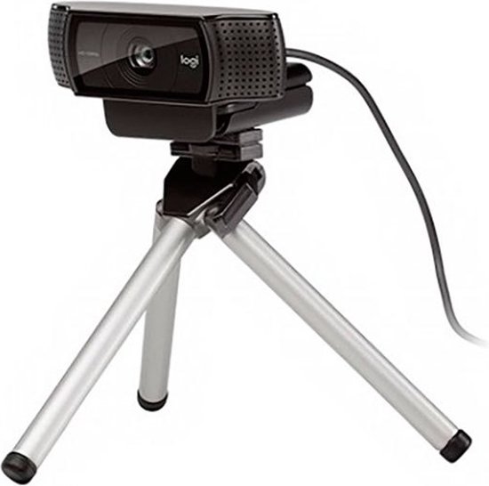 Webcam Logitech C920 noire sur un trépied argenté.