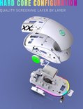Gedemonteerde witte gaming muis met prints en RGB-verlichting, toont interne componenten.