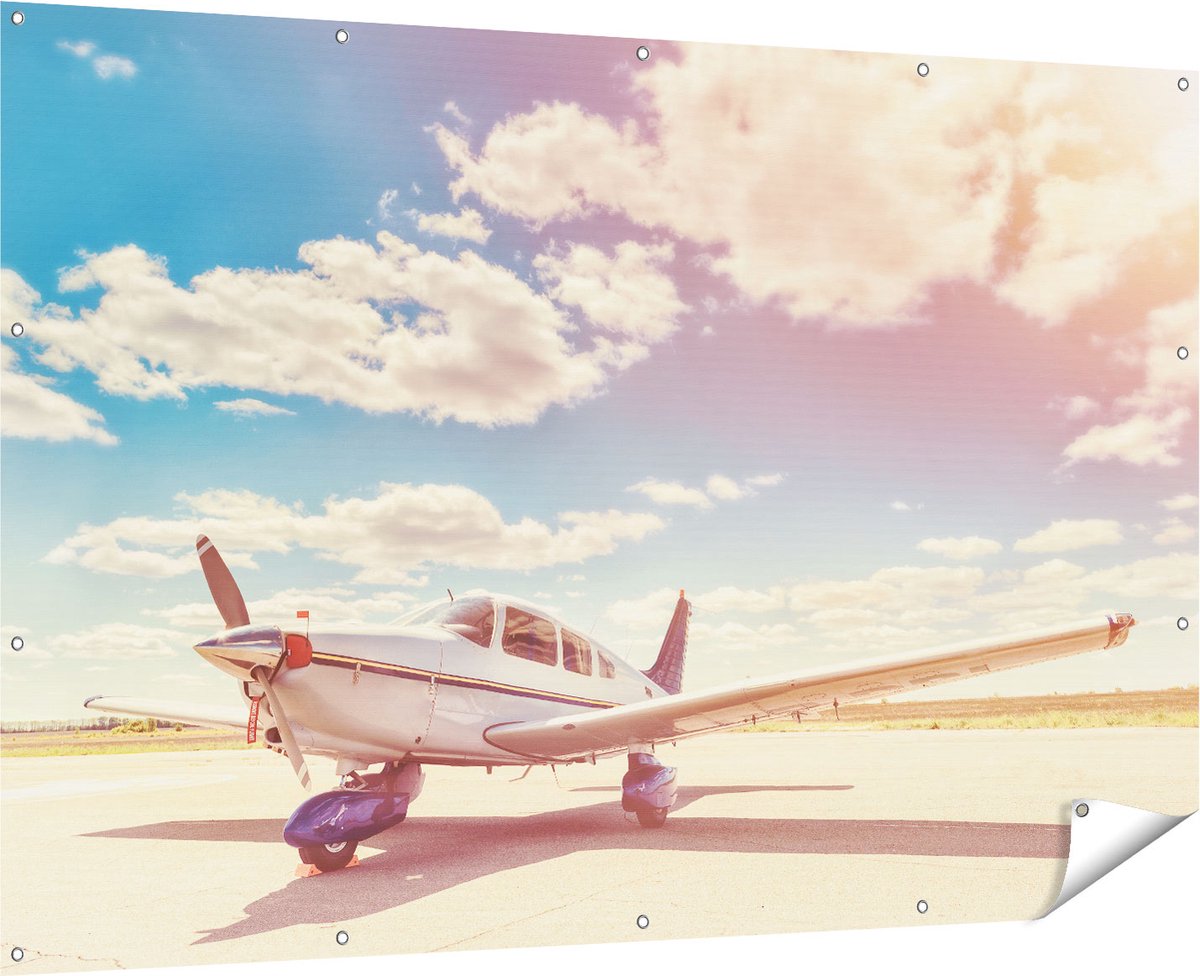 Gards Tuinposter Gelande Vliegtuig op de Luchthaven - 180x120 cm - Tuindoek - Tuindecoratie - Wanddecoratie buiten - Tuinschilderij Multikleur