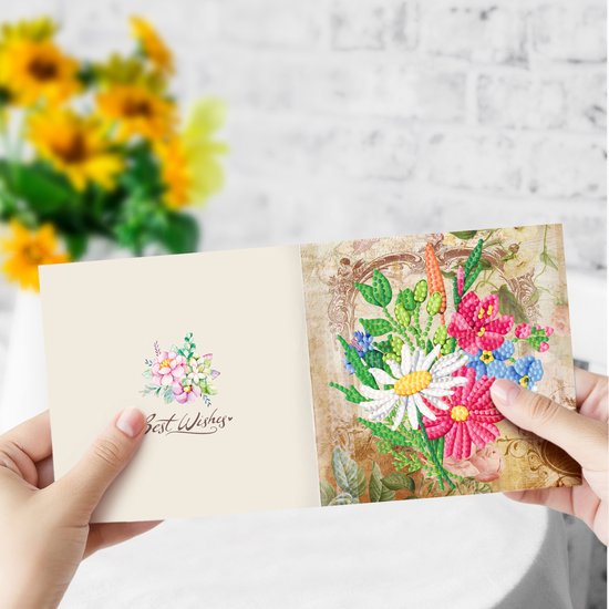 Wenskaart met diamantschilderij van een boeket met madeliefjes, vergeet-mij-nietjes en bloemen.