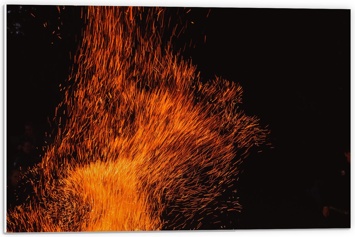 PVC Schuimplaat - Oranje Spetters van Vuurkorf - 60x40 cm Foto op PVC Schuimplaat (Met Oph