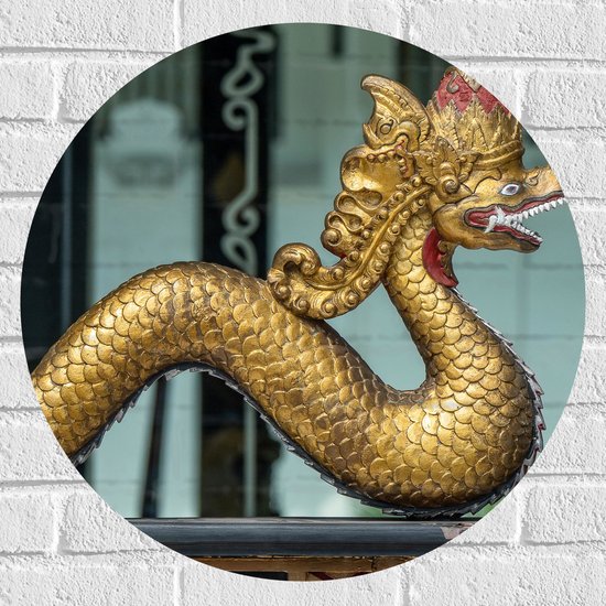 Muursticker Cirkel - Traditionele Chinese Gouden Draak op Rand van Balkon - 60x60 cm Foto op Muursticker