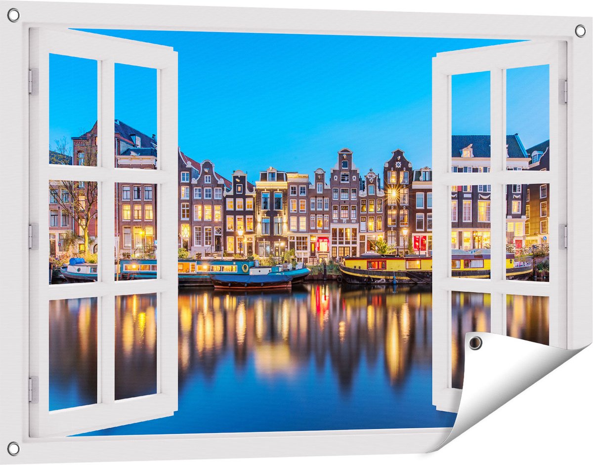 Gards Tuinposter Doorkijk Amsterdamse Huisjes in de Avond met Lichten - 90x60 cm - Tuindoek - Tuindecoratie - Wanddecoratie buiten - Tuinschilderij Wit