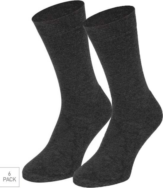 Deux chaussettes en bambou gris foncé, unies, avec semelle éponge et pointe sans couture. Lot de 6.
