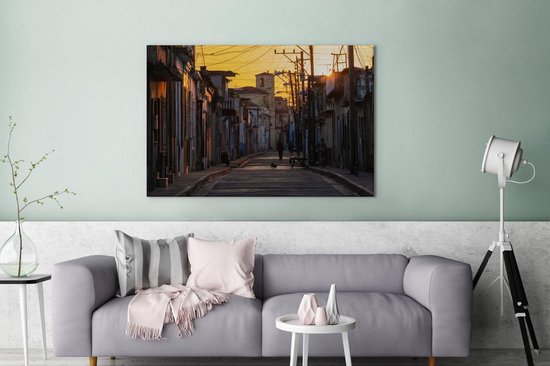 Lever de soleil sur la rue de la ville de Camaguey à Cuba, Amérique du Nord Toile 180x120 cm - Tirage photo sur toile (Décoration murale salon / chambre) XXL / Groot format!