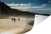 Tuinposter - Tuindoek - Tuinposters buiten - Surfers op het strand - 120x80 cm - Tuin