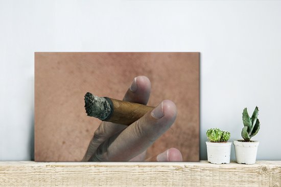 Mâle main tenant un cigare cubain 30x20 cm - petit - Tirage photo sur  toile