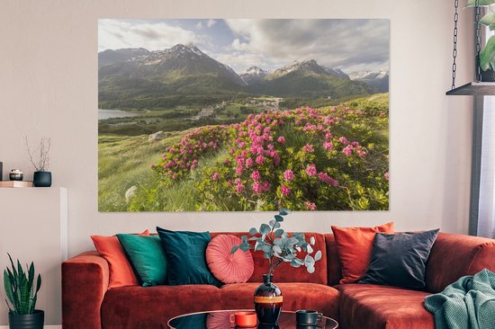 Prairie fleurie aux rhododendrons entre les montagnes 180x120 cm - Tirage photo sur toile (Décoration murale salon / chambre) XXL / Groot format!