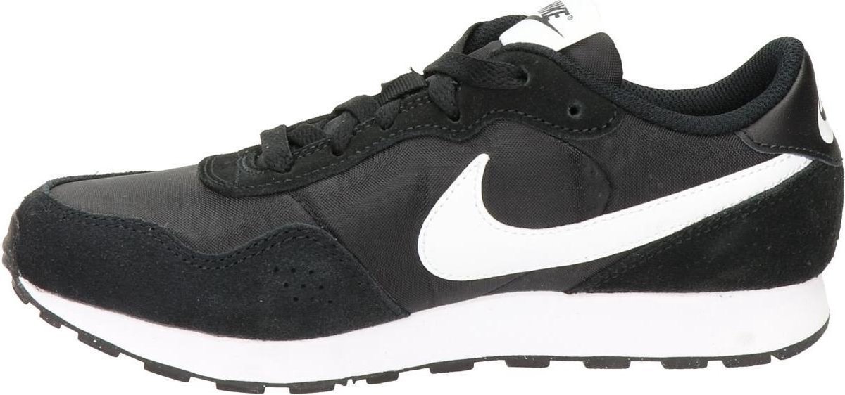Nike MD Valiant Unisex Sneakers - Black - Maat 37.5 | bol.com