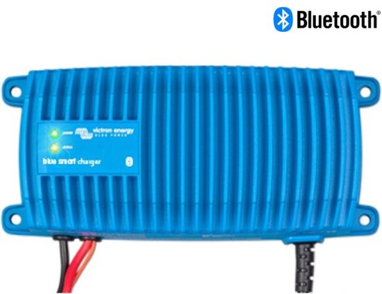Blauwe Victron Energy acculader met verticale ribbels en het Bluetooth logo.