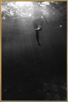 JUNIQE - Poster met kunststof lijst Swim Away -13x18 /Grijs & Zwart
