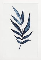 JUNIQE - Poster met houten lijst Palm Leaf -13x18 /Blauw & Wit