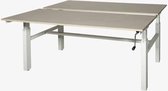 Romeo Duo werkplek, zit/zit hoogte verstelbaar dmv slinger (62-85cm) voorzien van 180x80/80cm lindberg (licht) eiken 25mm melamine bladen en zwart H-poot frame