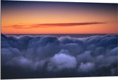 Dibond - Wolken bij Oranje Lucht - 120x80cm Foto op Aluminium (Wanddecoratie van metaal)