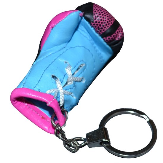 Roze, zwarte en blauwe bokshandschoen sleutelhanger met wit kruissteek detail.