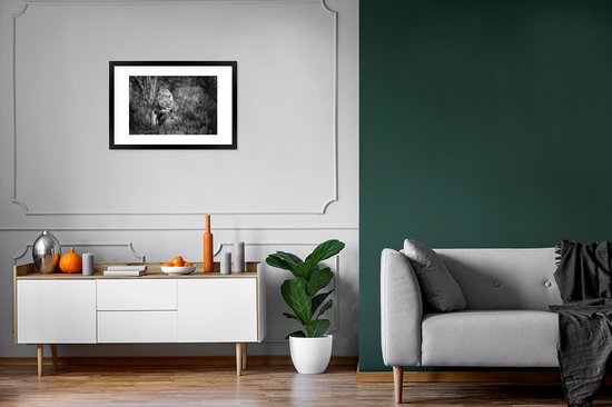 Photo encadrée - Cadre photo lionne en cours d'exécution noir avec passe partout blanc 40x60 60x40 cm - Affiche encadrée (Décoration murale salon / chambre)