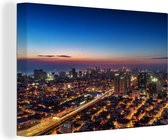 Canvas Schilderij Skyline van Manila tijdens schemering - 120x80 cm - Wanddecoratie