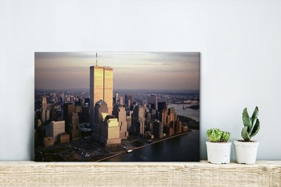 Canvas Schilderij Luchtfoto van Manhattan's World Trade Center boven de Hudson rivier in New York - 30x20 cm - Wanddecoratie