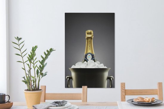 Canvas schilderij 60x90 cm - Wanddecoratie Champagnefles in ijsemmer - Muurdecoratie woonkamer - Slaapkamer decoratie - Kamer accessoires - Schilderijen op canvas