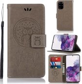 Voor Galaxy S20 + Windgong Uil Embossing Patroon Horizontale Flip lederen tas met houder & kaartsleuven & portemonnee (grijs)