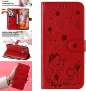 Voor Samsung Galaxy A11 Cat Bee Embossing Pattern Shockproof Horizontale Flip Leather Case met houder & kaartsleuven & portemonnee (rood)