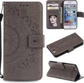 Totem Flower Reliëf Horizontale Flip TPU + PU lederen tas met houder & kaartsleuven & portemonnee voor iPhone 6 Plus (grijs)