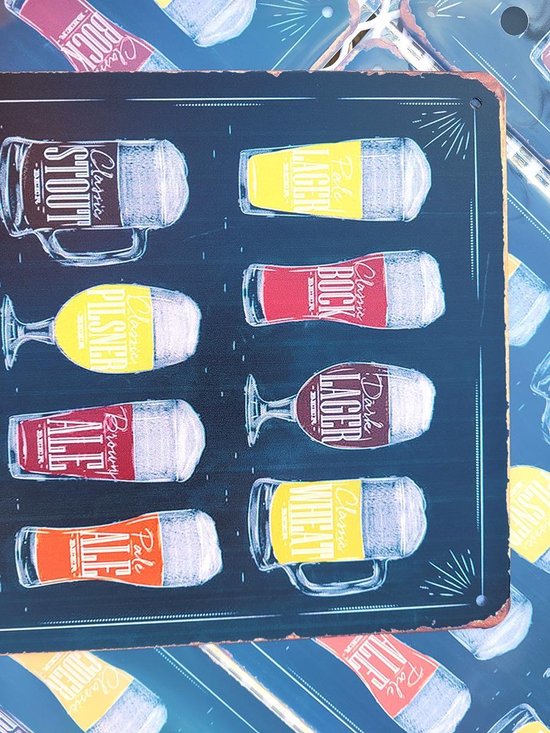 Blikken reclamebord met verschillende bieren. Tekst 'Classic Stout', 'Pale Lager', 'Classic Bock', 'Dark Lager', 'Classic Pilsner', 'Browny Ale', 'Pale Ale', 'Classic Wheat'.