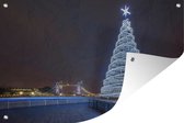 Muurdecoratie Een verlichtte kerstboom bij de Tower Bridge in Engeland - 180x120 cm - Tuinposter - Tuindoek - Buitenposter