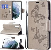 Voor Samsung Galaxy S21 FE Embossing Two Butterflies Pattern Horizontale Flip PU Leather Case met houder & kaartsleuf & portemonnee & Lanyard (grijs)