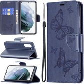 Voor Samsung Galaxy S21 FE Embossing Two Butterflies Pattern Horizontale Flip PU Leather Case met houder & kaartsleuf & portemonnee & lanyard (donkerblauw)
