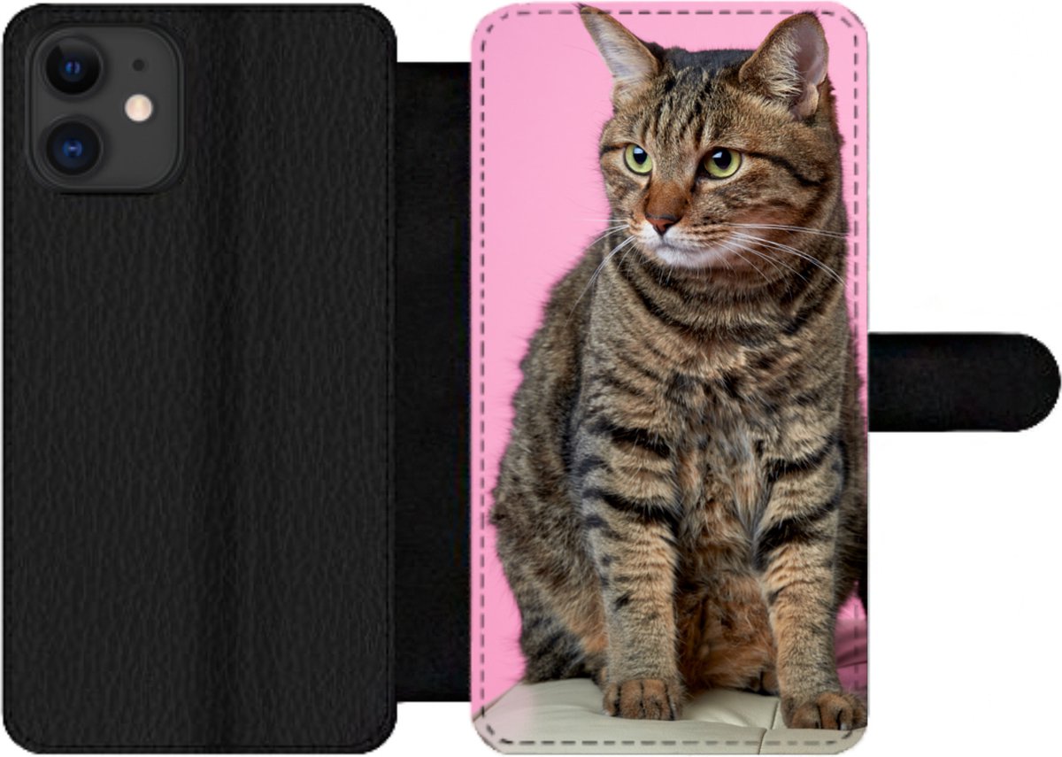 Telefoonhoesje Geschikt voor iPhone 12 Pro Max telefoonhoesje - Kat - Roze - Poef - Meisjes - Kinderen - Meiden - Kind - Met vakjes - Wallet case met magneetsluiting