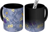 Magische Mok - Foto op Warmte Mokken - Koffiemok - Bloemen - Vlinder - Design - Magic Mok - Beker - 350 ML - Theemok