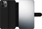 Bookcase Geschikt voor iPhone 11 Pro Max telefoonhoesje - Metaal print - Grijs - Zwart - Wit - Met vakjes - Wallet case met magneetsluiting