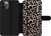 Bookcase Geschikt voor iPhone 11 Pro telefoonhoesje - Dierenprint - Panter - Bruin - Met vakjes - Wallet case met magneetsluiting