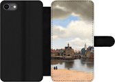 Bookcase Geschikt voor iPhone SE 2020 telefoonhoesje - Gezicht op Delft - Schilderij van Johannes Vermeer - Met vakjes - Wallet case met magneetsluiting