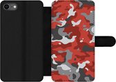 Bookcase Geschikt voor iPhone 7 telefoonhoesje - Rood met grijs camouflage patroon - Met vakjes - Wallet case met magneetsluiting