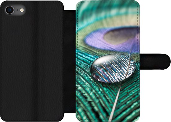 Bookcase Adaptée pour coque de téléphone iPhone SE 2020 - Gros plan d'une goutte d'eau sur une plume de paon - Avec compartiments - Étui portefeuille avec fermeture magnétique