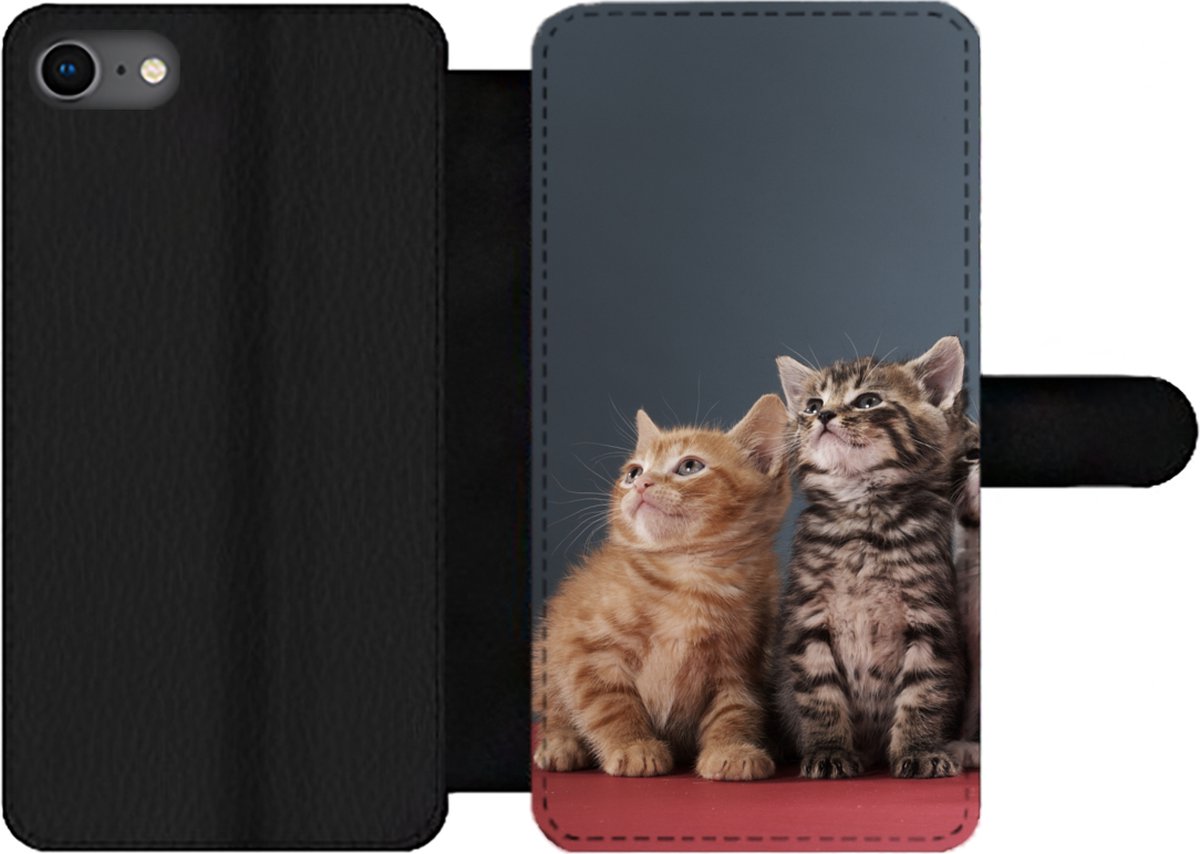 Telefoonhoesje Geschikt voor iPhone 8 telefoonhoesje - Kittens - Blauw - Roze - Meisjes - Kinderen - Jongens - Kind - Met vakjes - Wallet case met magneetsluiting