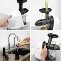 Collage van KitchenBrothers slowjuicer: aanzetten, sap maken, schoonmaken en de uitgang.