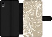 Bookcase Geschikt voor iPhone XR telefoonhoesje - Marmer print - Beige - Wit - Met vakjes - Wallet case met magneetsluiting