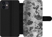Bookcase Geschikt voor iPhone 12 Mini telefoonhoesje - Verf - Grijs - Zwart - Met vakjes - Wallet case met magneetsluiting