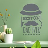 Stickerheld - Muursticker Best dad ever - Woonkamer - Vaderdag - Bolhoed, vergrootglas en snor - Engelse Teksten - Mat Donkergrijs - 58.7x41.3cm