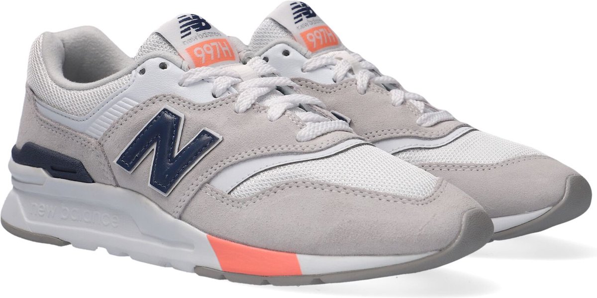 New Balance Cw997 Lage sneakers - Dames - Beige - Maat 37+ | bol.com