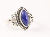 Fijne bewerkte zilveren ring met lapis lazuli - maat 18.5