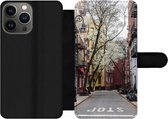 Bookcase Geschikt voor iPhone 13 Pro Max telefoonhoesje - New York - Amerika - NYC - Met vakjes - Wallet case met magneetsluiting