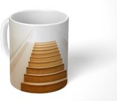 Mok - Houten trap langs witte muren - 350 ML - Beker - Uitdeelcadeautjes
