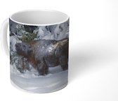 Mok - Bison staat in de sneeuw in het Nationaal Park Bayerischer Wald - 350 ML - Beker - Uitdeelcadeautjes