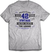 42 Jaar Legend - Feest kado T-Shirt Heren / Dames - Antraciet Grijs / Donker Blauw - Perfect Verjaardag Cadeau Shirt - grappige Spreuken, Zinnen en Teksten. Maat 3XL