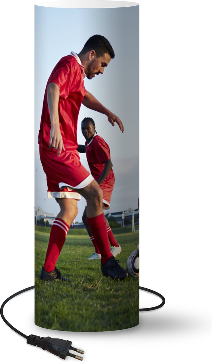 Lamp - Nachtlampje - Tafellamp slaapkamer - Voetbalwedstrijd - 70 cm hoog - Ø22.3 cm - Inclusief LED lamp